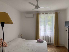 2 bedrooms, in-room safe, desk, free WiFi