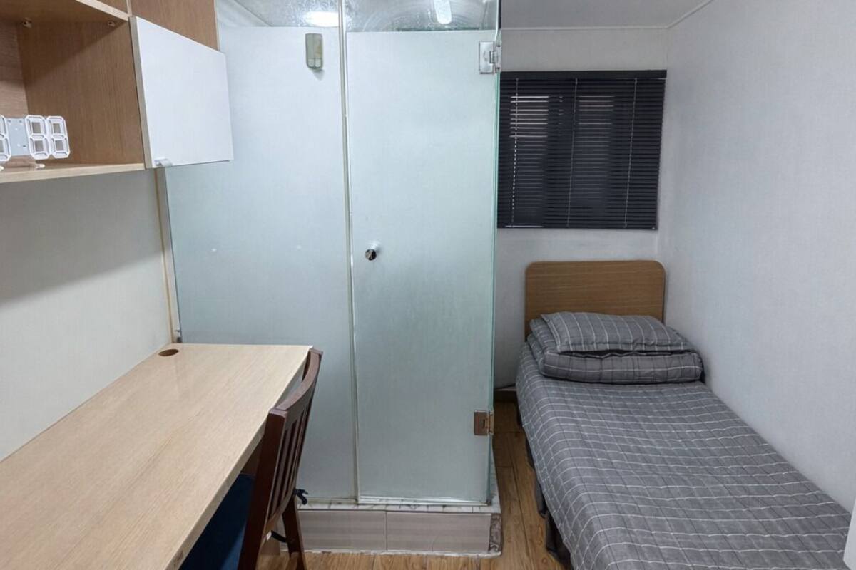 Deluxe Single Room | Desk, laptop workspace, soundproofing, free WiFi