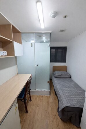 豪華單人房 | 書桌、手提電腦工作空間、隔音、免費 Wi-Fi