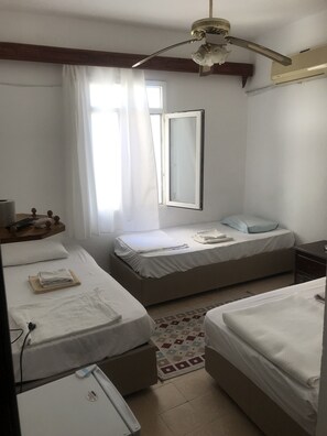 Standard Triple Room | Free WiFi - Senlik Pansiyon (Bodrum)