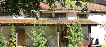 5 minutes from beaches country house with children's play area