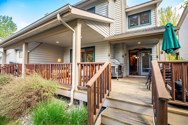 Terrace/patio - Mountain Harbor Deluxe Condo | 3 Bed, 2.5 Bath (Whitefish)