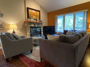 Living area - Mountain Harbor Escape, Condo 214 (Whitefish)