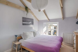 3 habitaciones, tabla de planchar con plancha, cuna de viaje y wifi