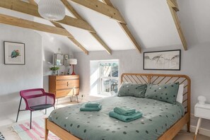 3 bedrooms, iron/ironing board, travel cot, WiFi