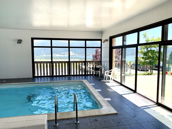 Inomhuspool och uppvärmd pool