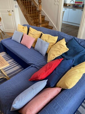 Télévision, livres, chaîne hi-fi