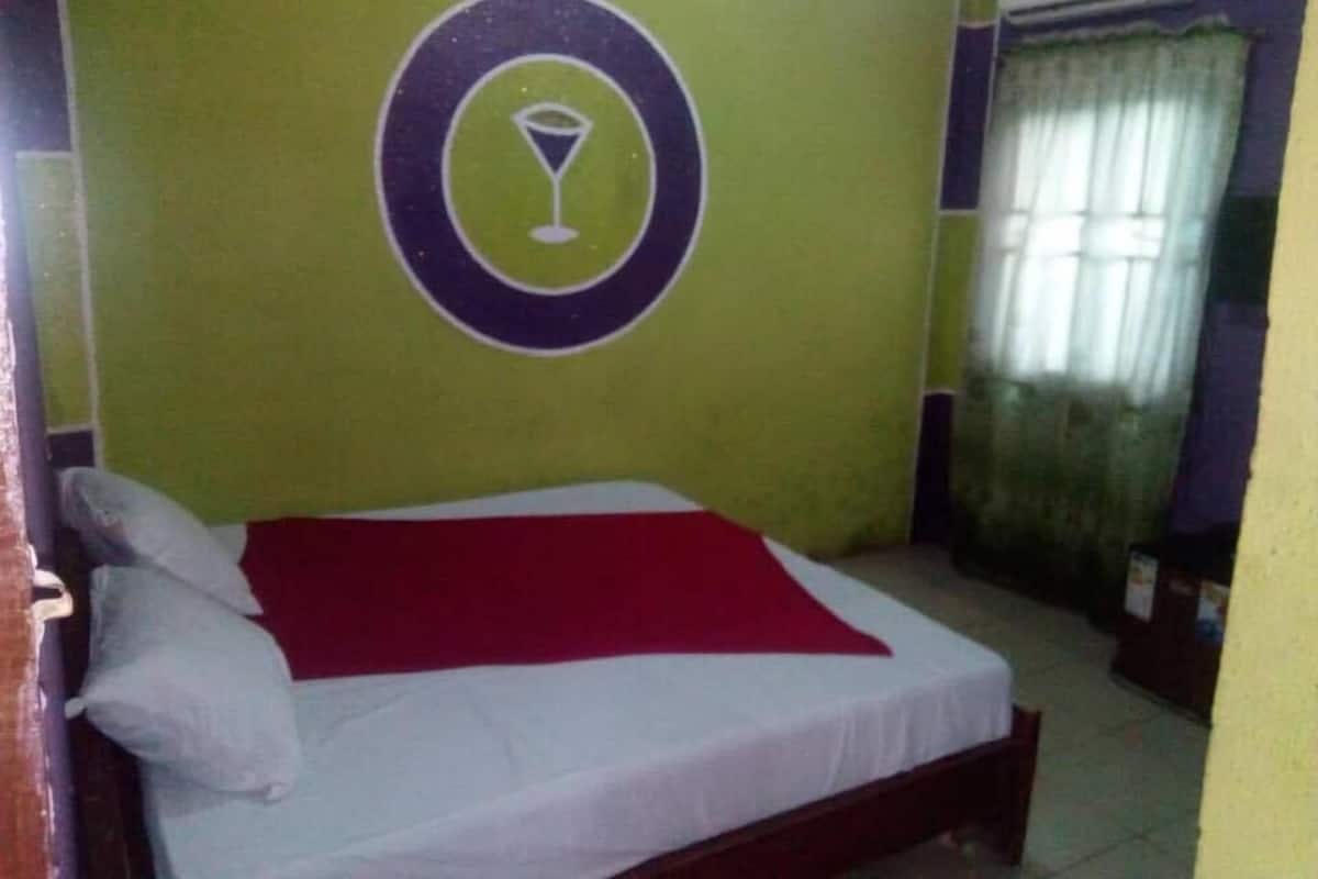 Deluxe Single Room | Desk, iron/ironing board, free WiFi, bed sheets