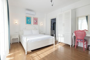 Deluxe Triple Room, Balcony | Premium bedding, free WiFi, bed sheets - Fitoz Otel (Bozcaada)