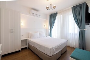Chambre Standard double | Literie de qualité, accès au Wi-Fi (inclus), literie fournie