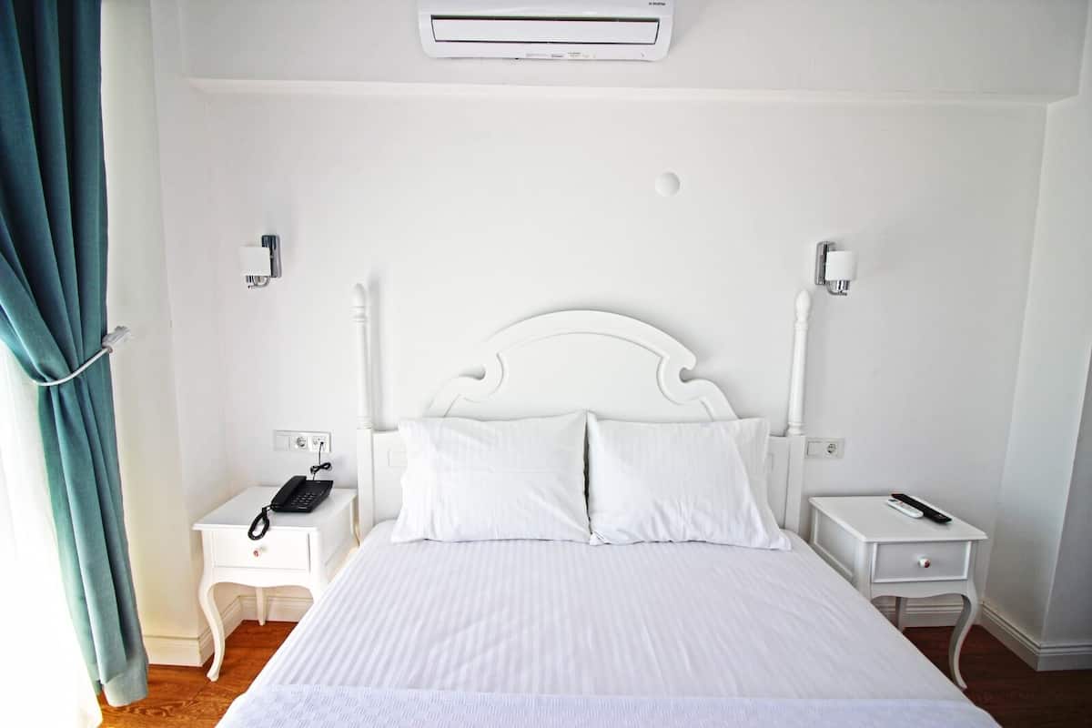 Economy Double Room | Premium bedding, free WiFi, bed sheets