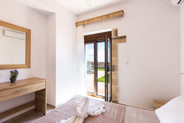 3 chambres, fer et planche à repasser, Wi-Fi gratuit, draps fournis