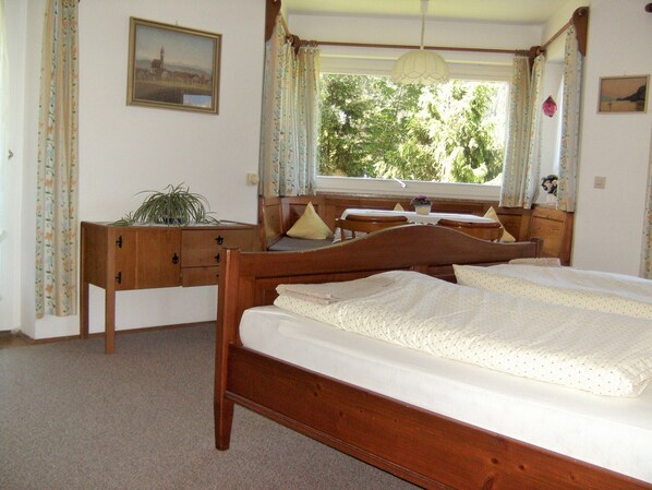 2 bedrooms, internet, bed sheets