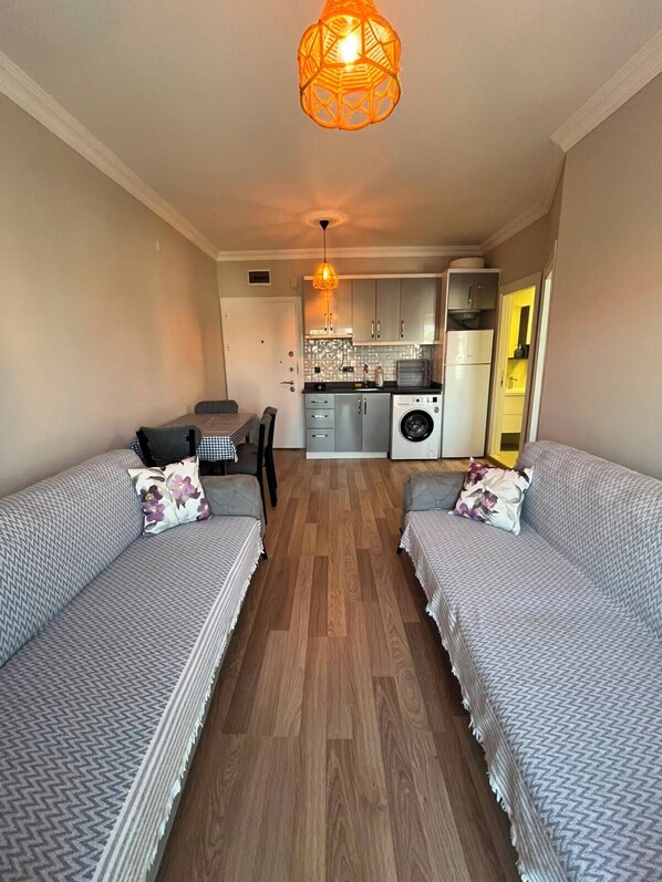 Studio | Desk, iron/ironing board, free WiFi, bed sheets