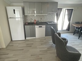 Family Dubleks, 2 Yatak Odası, Şehir Manzaralı | Özel mutfak | Buzdolabı, set üstü ocak, elektrikli su ısıtıcısı 