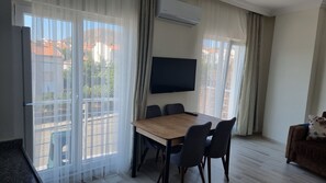 Estúdio, 2 quartos, vista para a cidade | Roupa de cama