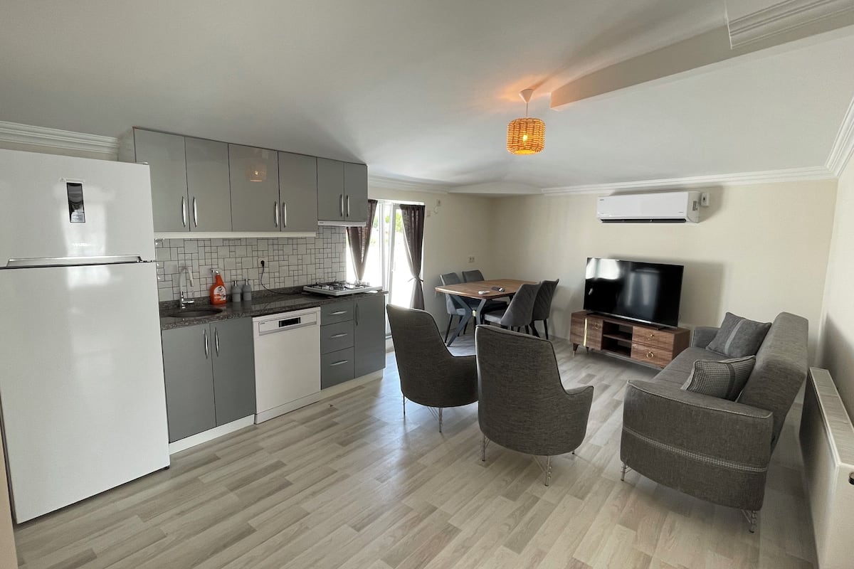 family duplex, 2 bedrooms, city view | private kitchen | fridge, stovetop, electric kettle, cookware/dishes/utensils