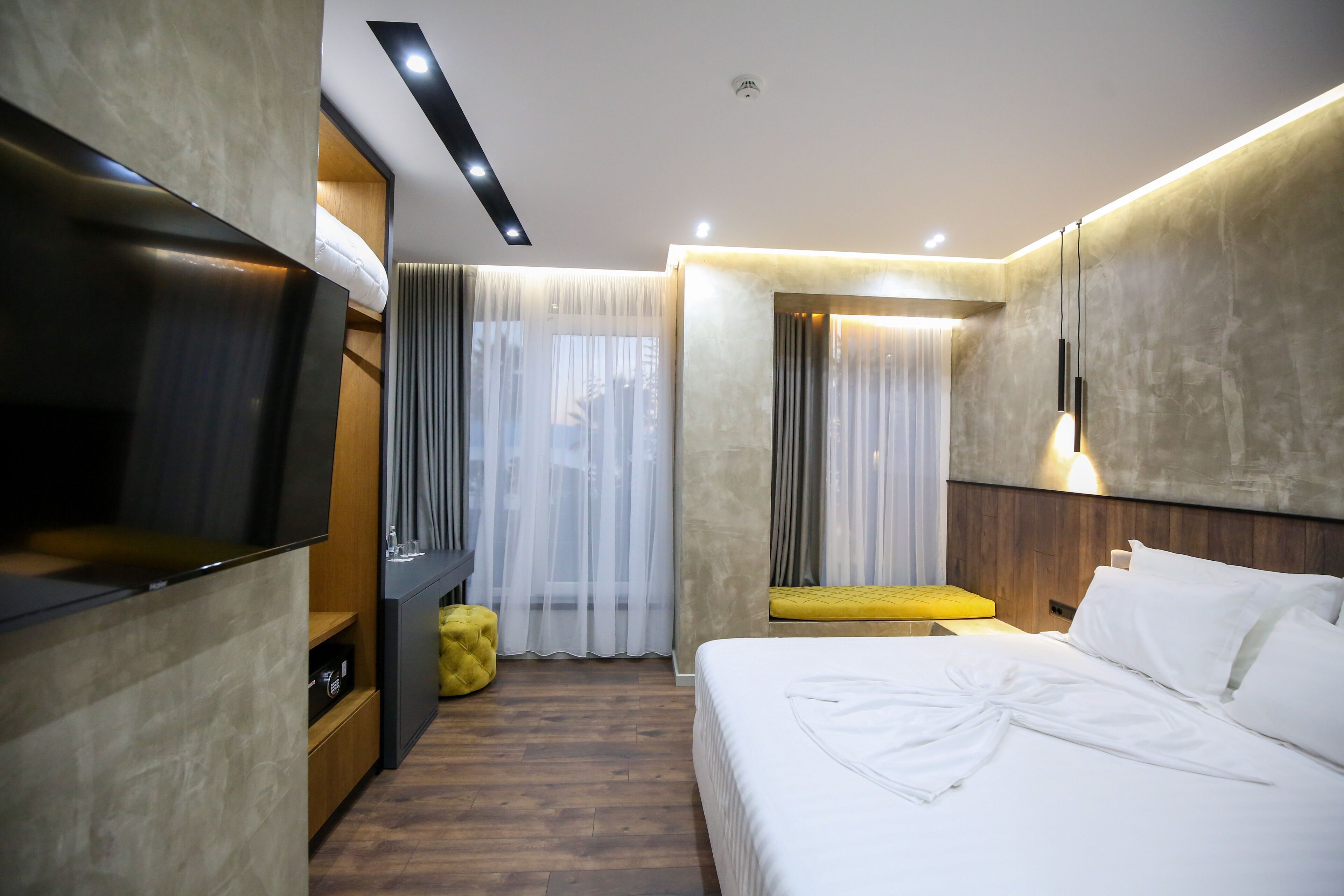 Deluxe Double Room, Sea View | Premium bedding, minibar, in-room safe, soundproofing