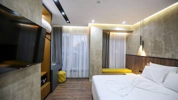 Deluxe Double Room, Sea View | Premium bedding, minibar, in-room safe, soundproofing