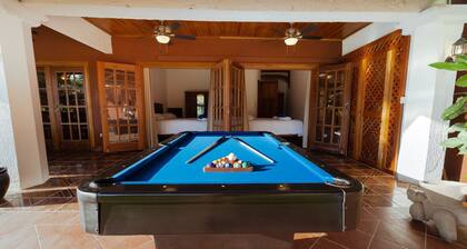 Very private, fully fenced Hacienda f Multi Family and GROUPS (16) with big pool