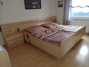 1 bedroom, free WiFi, bed sheets