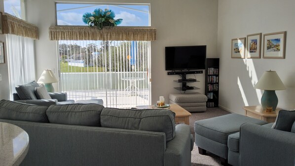 TV, DVD player, books, music library - Sunshine Villa - Home from Home (Hudson)