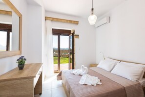 3 bedrooms, iron/ironing board, WiFi, bed sheets - Dimokritos Villa V, a homestay experience (Aggeliana, Rethymno)