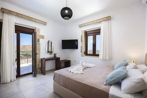 3 bedrooms, iron/ironing board, WiFi, bed sheets - Dimokritos Villa V, a homestay experience (Aggeliana, Rethymno)