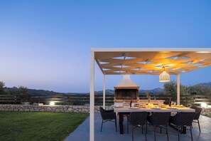 Outdoor dining - Dimokritos Villa V, a homestay experience (Aggeliana, Rethymno)