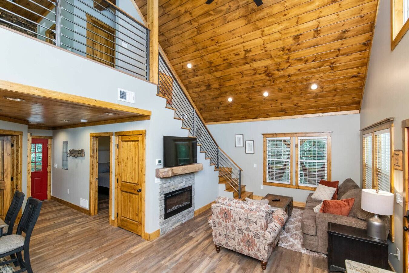 Televisión y chimenea 