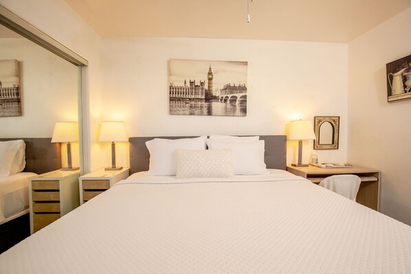 3 bedrooms, iron/ironing board, free WiFi, bed sheets - Beautiful 3 Bedroom 2 bath home with 3 Cal King size beds! (San Diego)