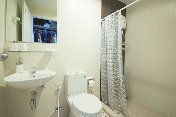 Bathroom - Cozy 1br apartment in Bangtao (.)