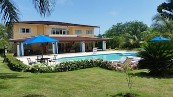 Alberca al aire libre