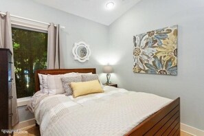 2 bedrooms, iron/ironing board, WiFi, bed sheets - Union Pier Condo With Association Pool! Close To Beach and Downtown! (Union Pier)