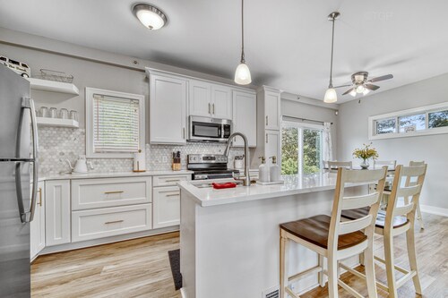 Minutes to the Beach, Douglas, & Saugatuck!