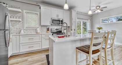 Minutes to the Beach, Douglas, & Saugatuck!