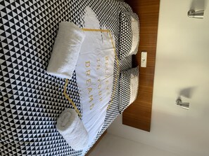 2 chambres, fer et planche à repasser, literie fournie