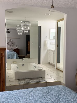 3 bedrooms, in-room safe, travel cot, free WiFi