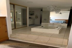3 habitaciones, caja de seguridad en la habitación y cuna de viaje 