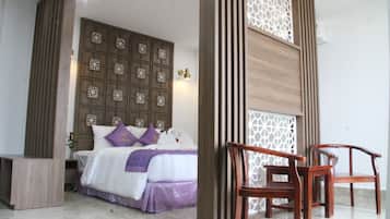 Zimmer, 1 King-Bett | Minibar, individuell dekoriert, individuell eingerichtet, Schreibtisch