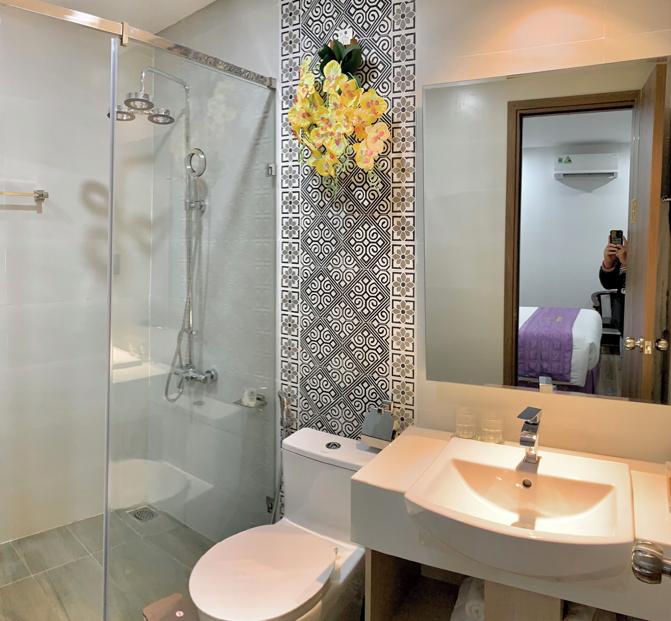 Photo - Golden Inn Hotel