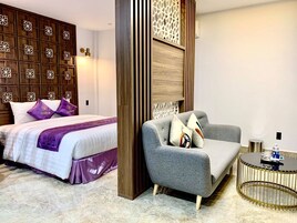 Minibar, escritorio, wifi gratis y ropa de cama 