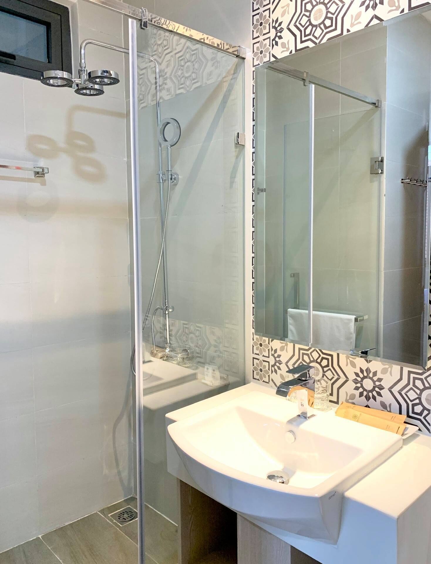 Photo - Golden Inn Hotel