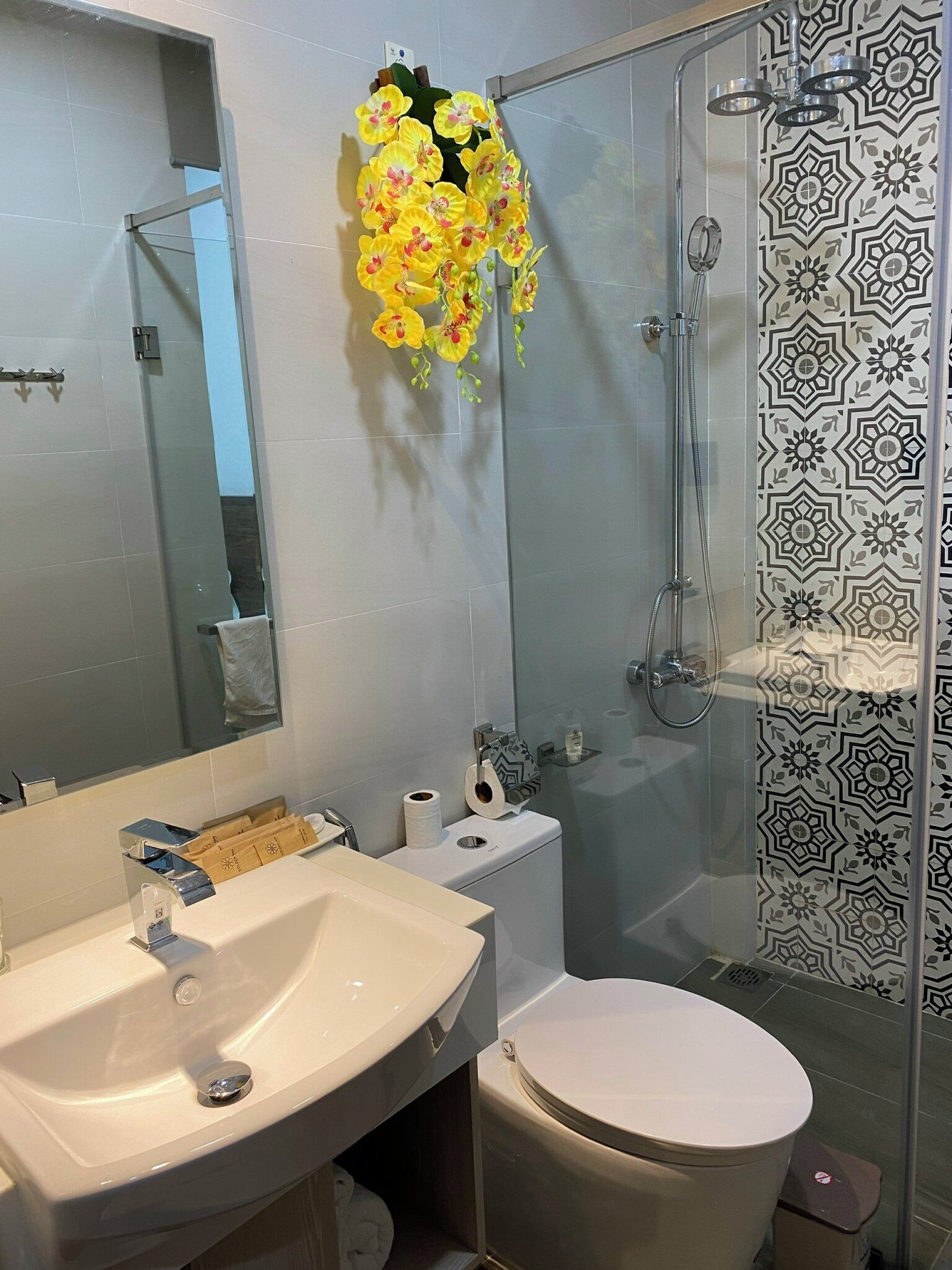 Photo - Golden Inn Hotel