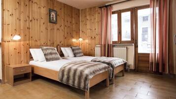 9 bedrooms, WiFi, bed sheets