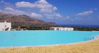 Villa Flores - Giardino degli Allori with shared swimming pool and Jacuzzi