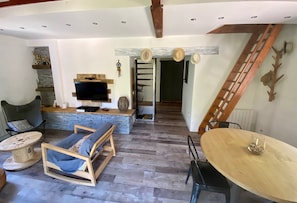 Télévision, cheminée, jeux vidéo