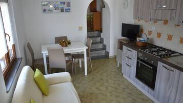 Fernseher, Tischtennisplatte