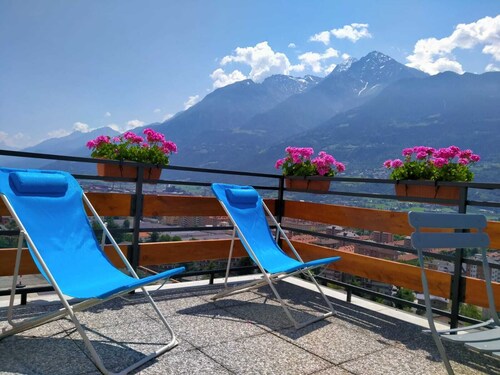Cozy and quiet apartment with fantastic panoramic views.