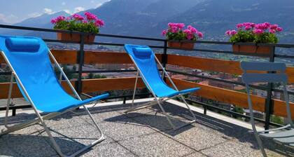 Cozy and quiet apartment with fantastic panoramic views.